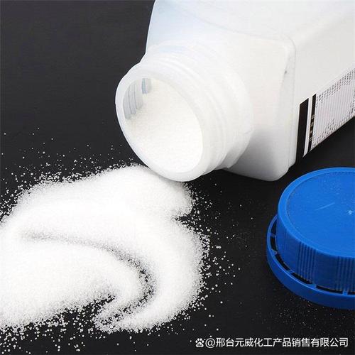 过去图省事,有些工厂会把少量废料混在生活垃圾里倒掉,或者积压仓库