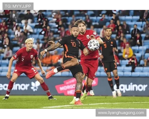 霍格梅开二度巴希替补传射 十人斯托姆加斯特0-5惨败博德闪耀